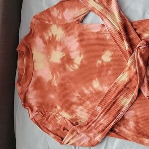 Woman's long sleeve top